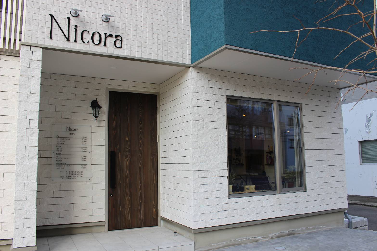 朝の光に包まれたNicoraの外観
